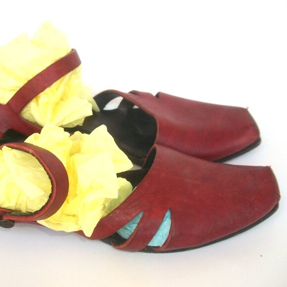 CYDWOQ Vintage "Net" Handmade EcoFriendly Side-Button Red-Leather Flats 9M $339 - Picture 3 of 9